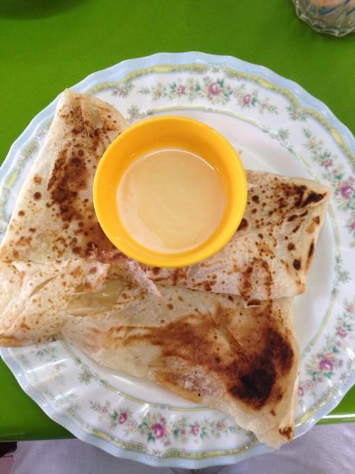Roti kaya, my first pick.  It had a sweet filling and a dipping sauce that tasted like sweetened condensed milk.